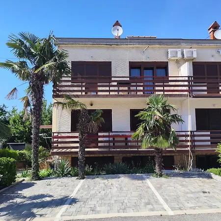 Ivo Apartment *