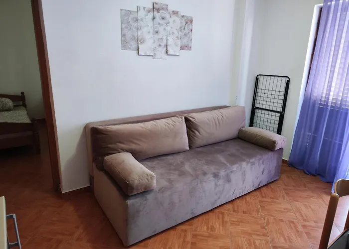 Ivo Apartman *
